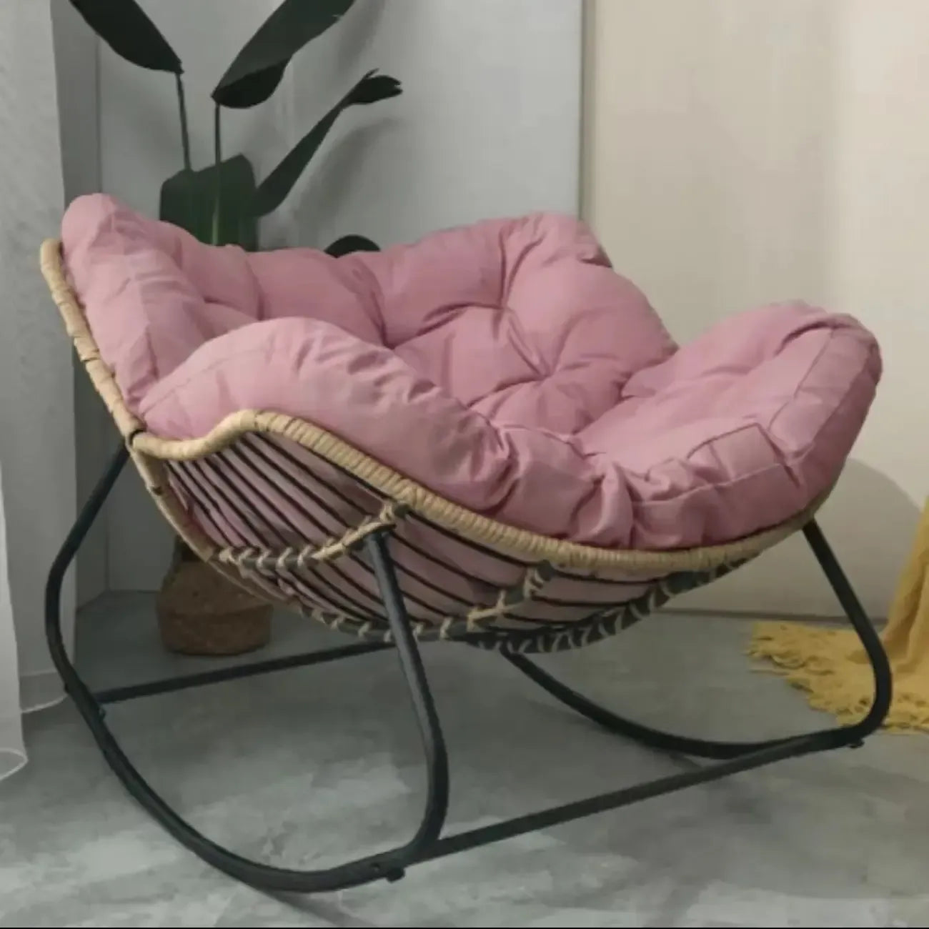 Fauteuil à bascule rembourré sans accoudoirs avec coussin pour salon