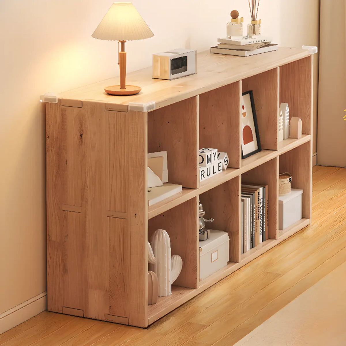 Bibliothèque basse rectangulaire en bois brun naturel avec rangement horizontal