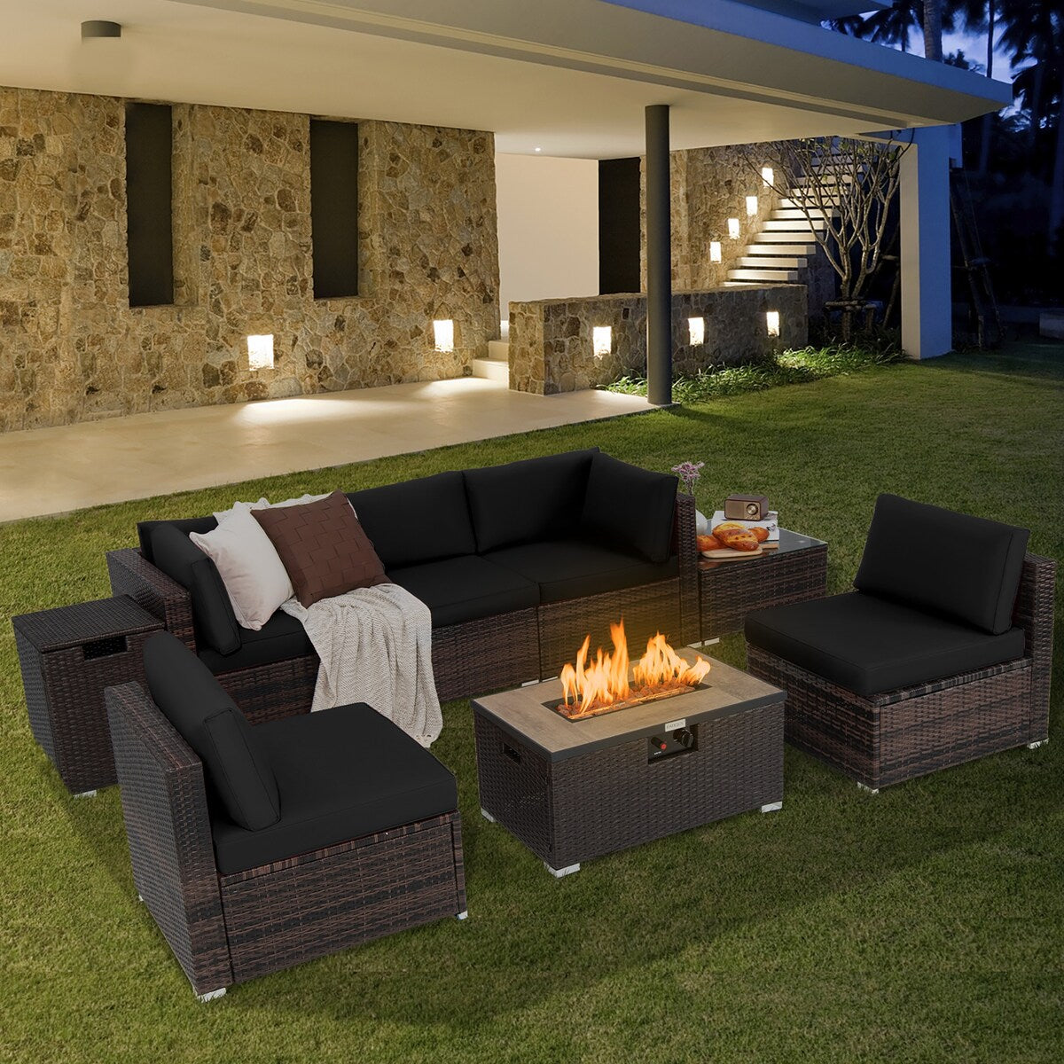 Ensemble de mobilier de patio en rotin 8 pièces comprenant une table foyer, un support pour bouteille de gaz et une housse de protection.