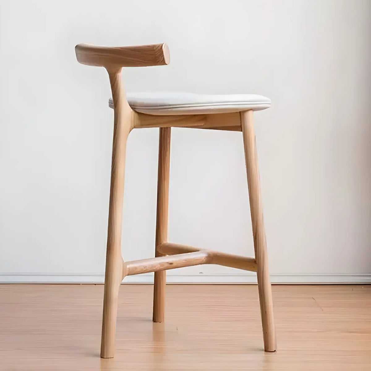 Tabouret de bar sans accoudoirs en bois de frêne naturel et tissu, trépied.