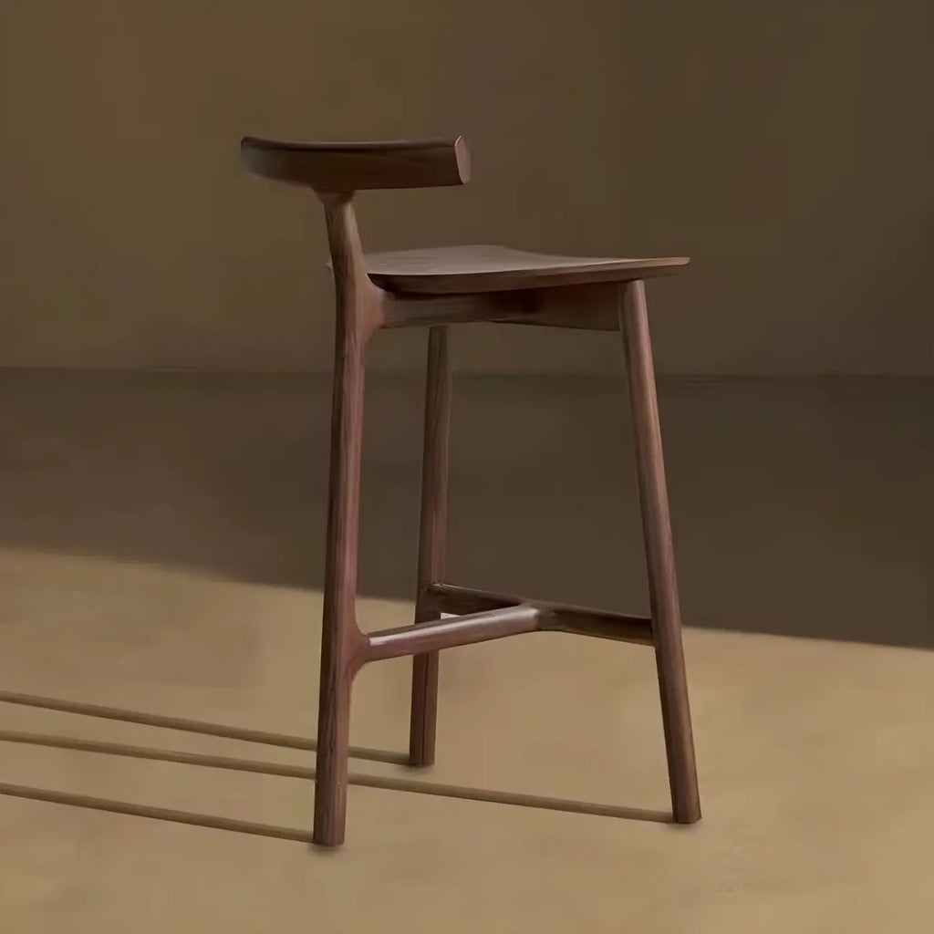 Tabouret de bar sans accoudoirs en bois de frêne naturel et tissu, trépied.