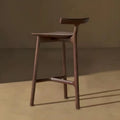 Tabouret de bar sans accoudoirs en bois de frêne naturel et tissu, trépied.