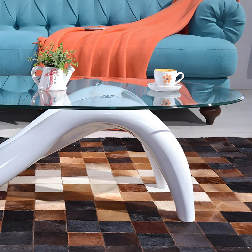 Table basse ovale moderne abstraite avec plateau en verre et piètement en métal